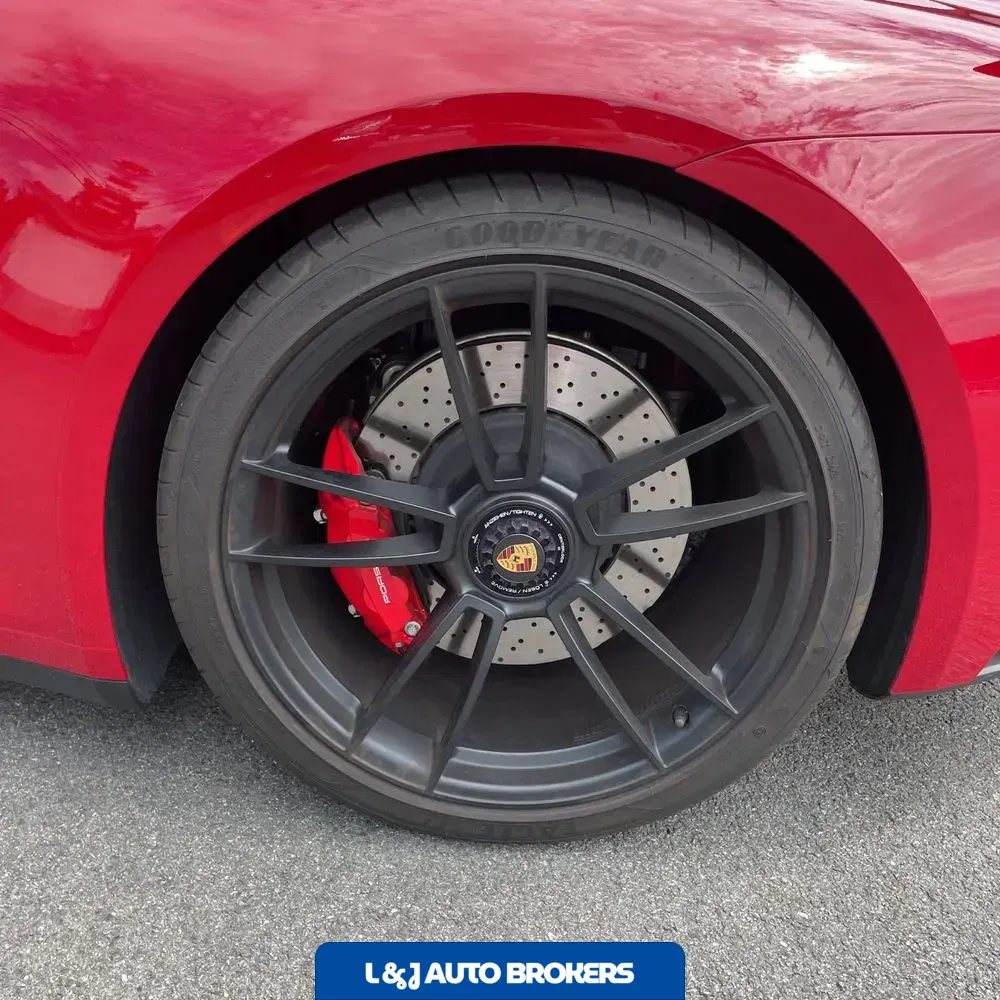 2022 Porsche 911 Carrera 4 GTS