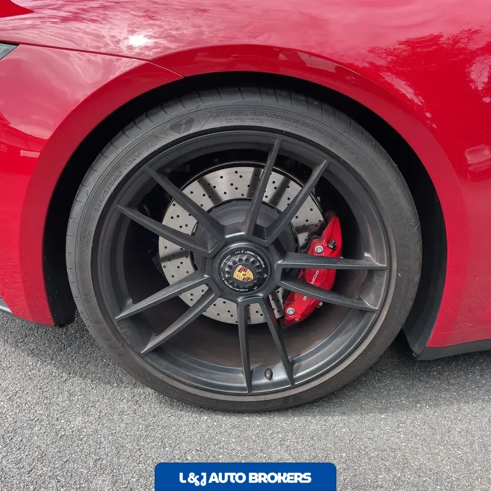 2022 Porsche 911 Carrera 4 GTS