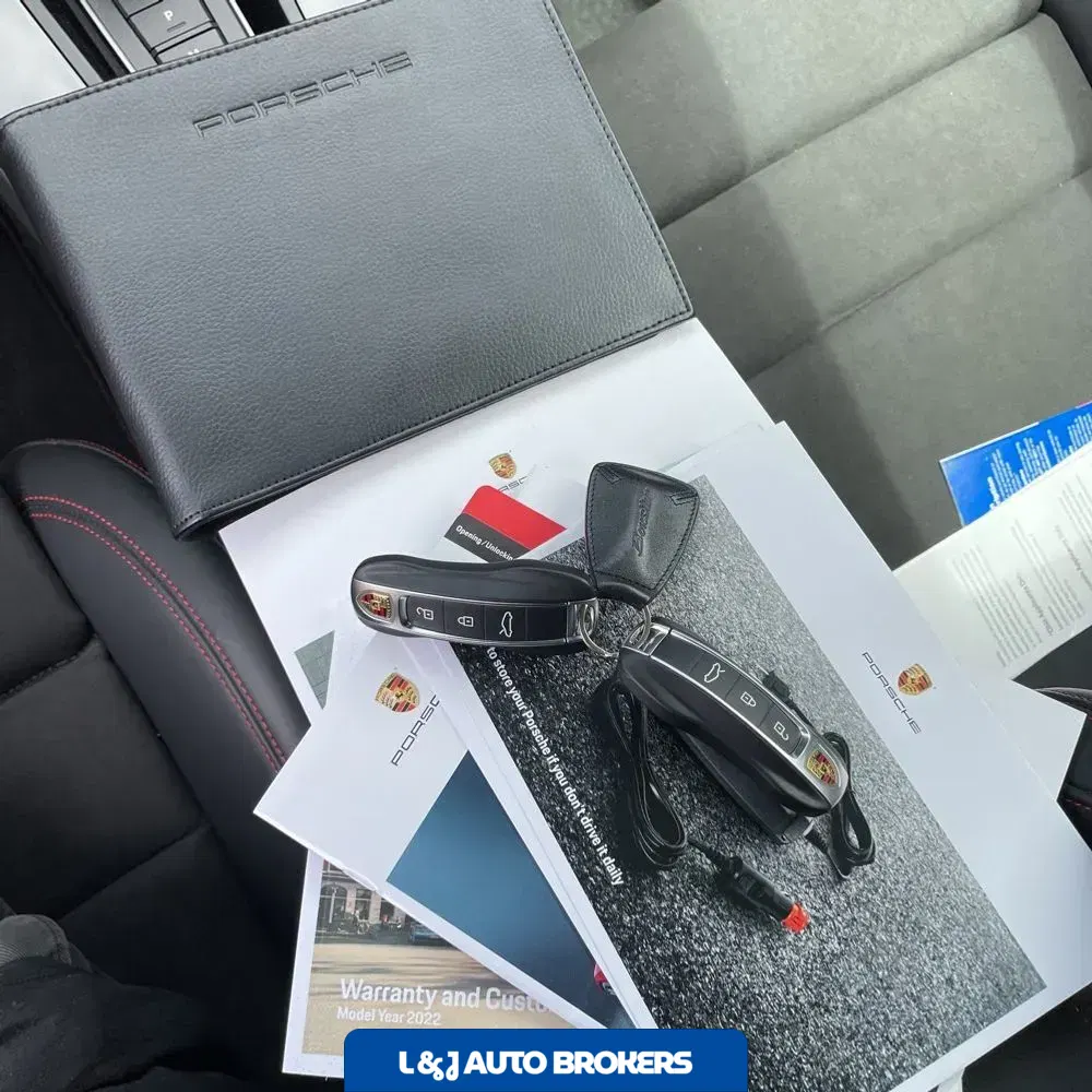 2022 Porsche 911 Carrera 4 GTS