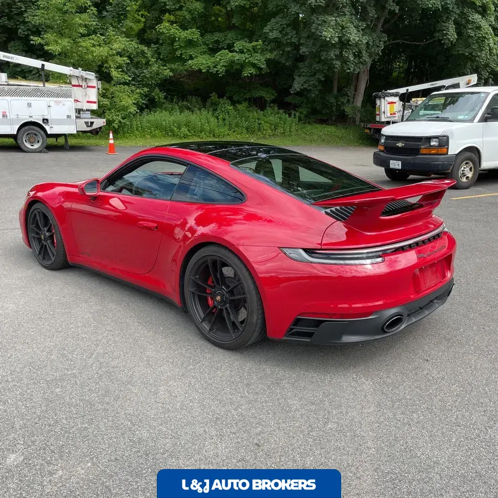 2022 Porsche 911 Carrera 4 GTS