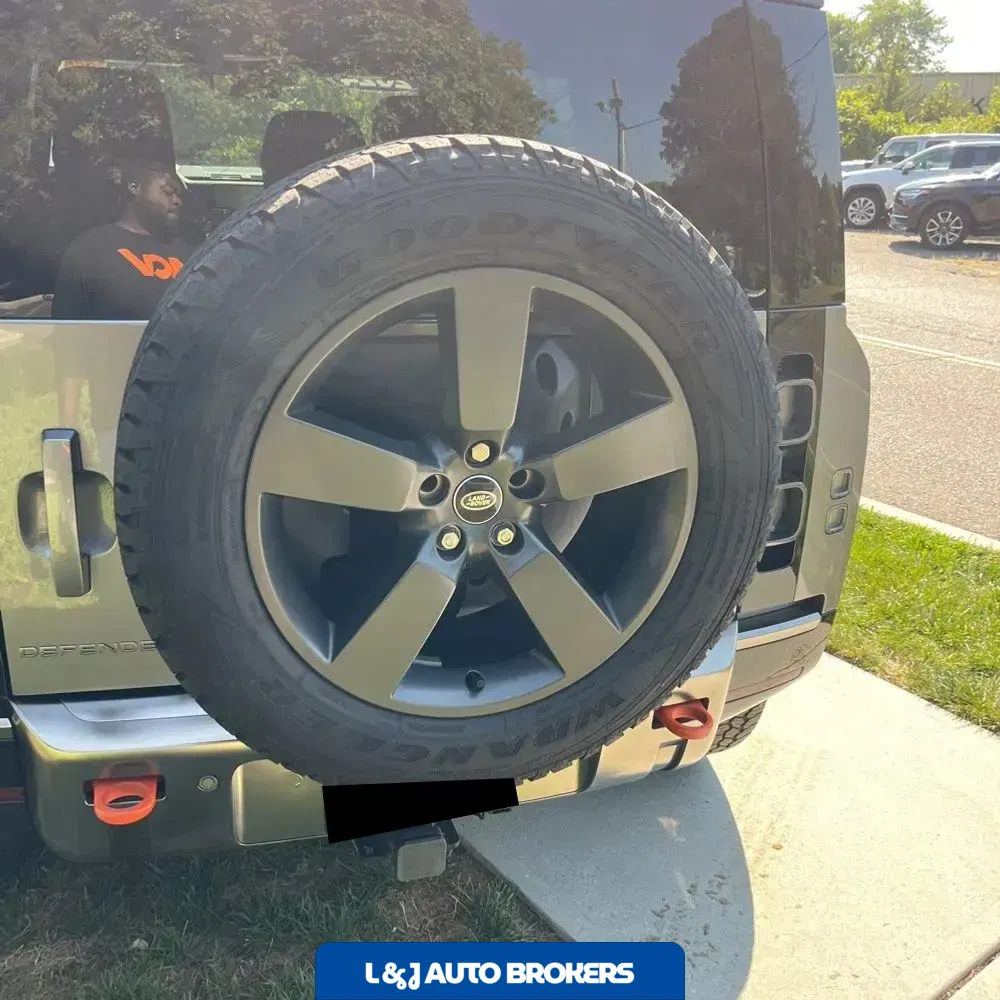 2024 Land Rover Defender 110 P400 X