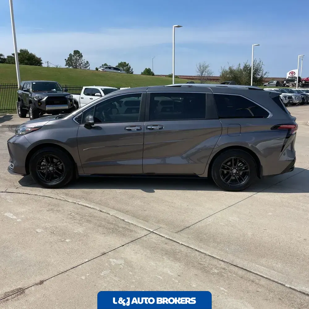 2024 Toyota Sienna Platinum 7-Passenger
