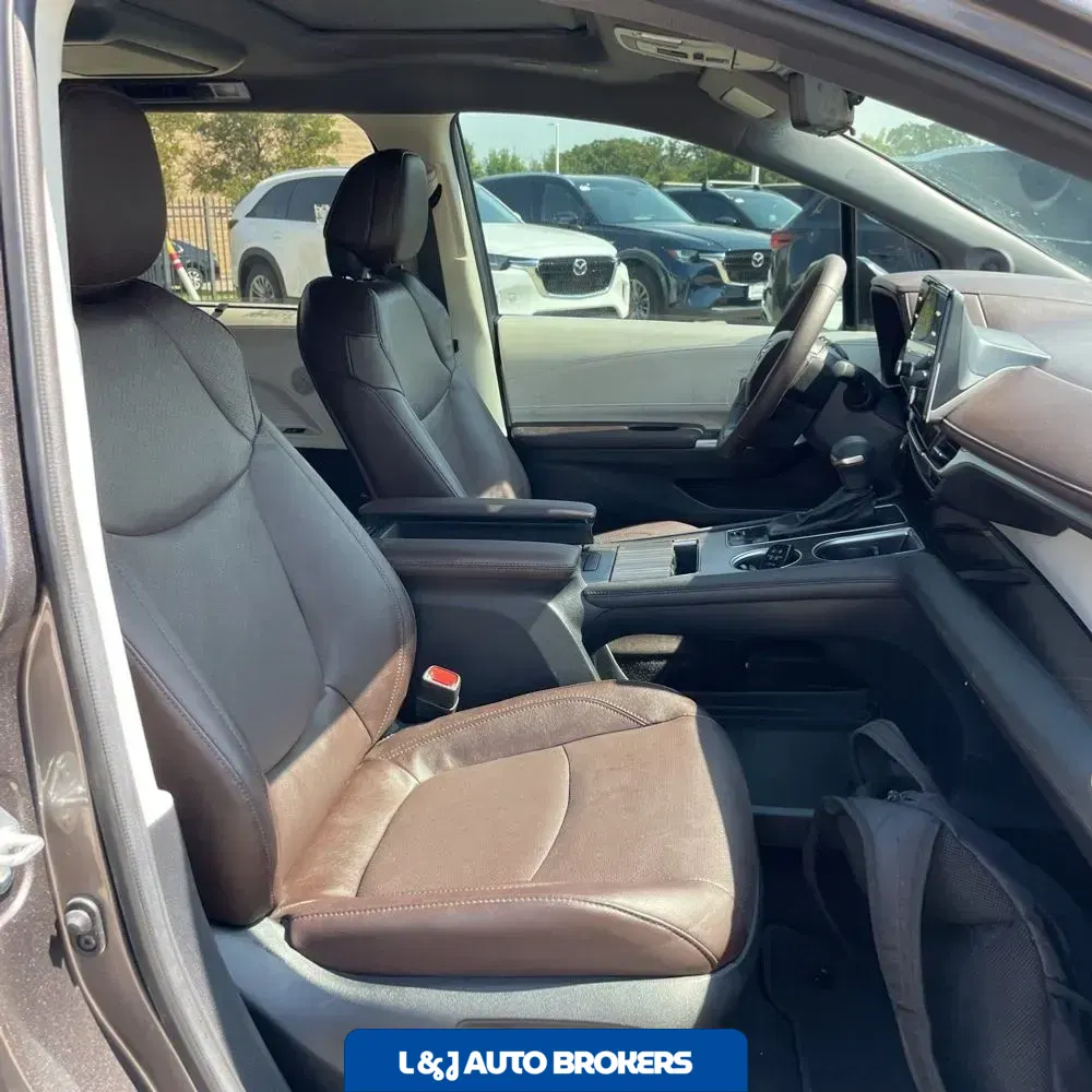 2024 Toyota Sienna Platinum 7-Passenger