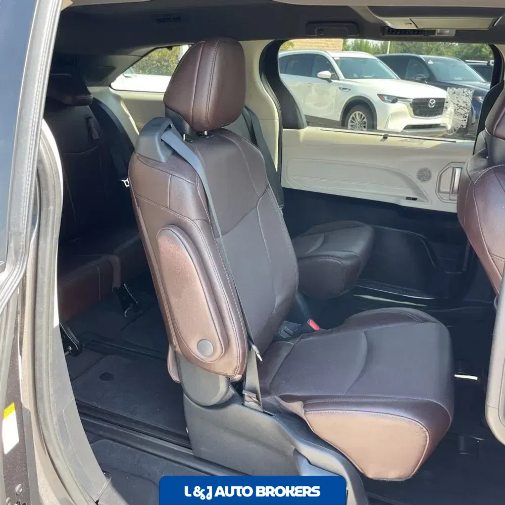 2024 Toyota Sienna Platinum 7-Passenger