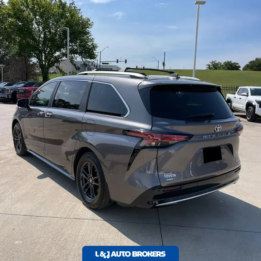 2024 Toyota Sienna Platinum 7-Passenger