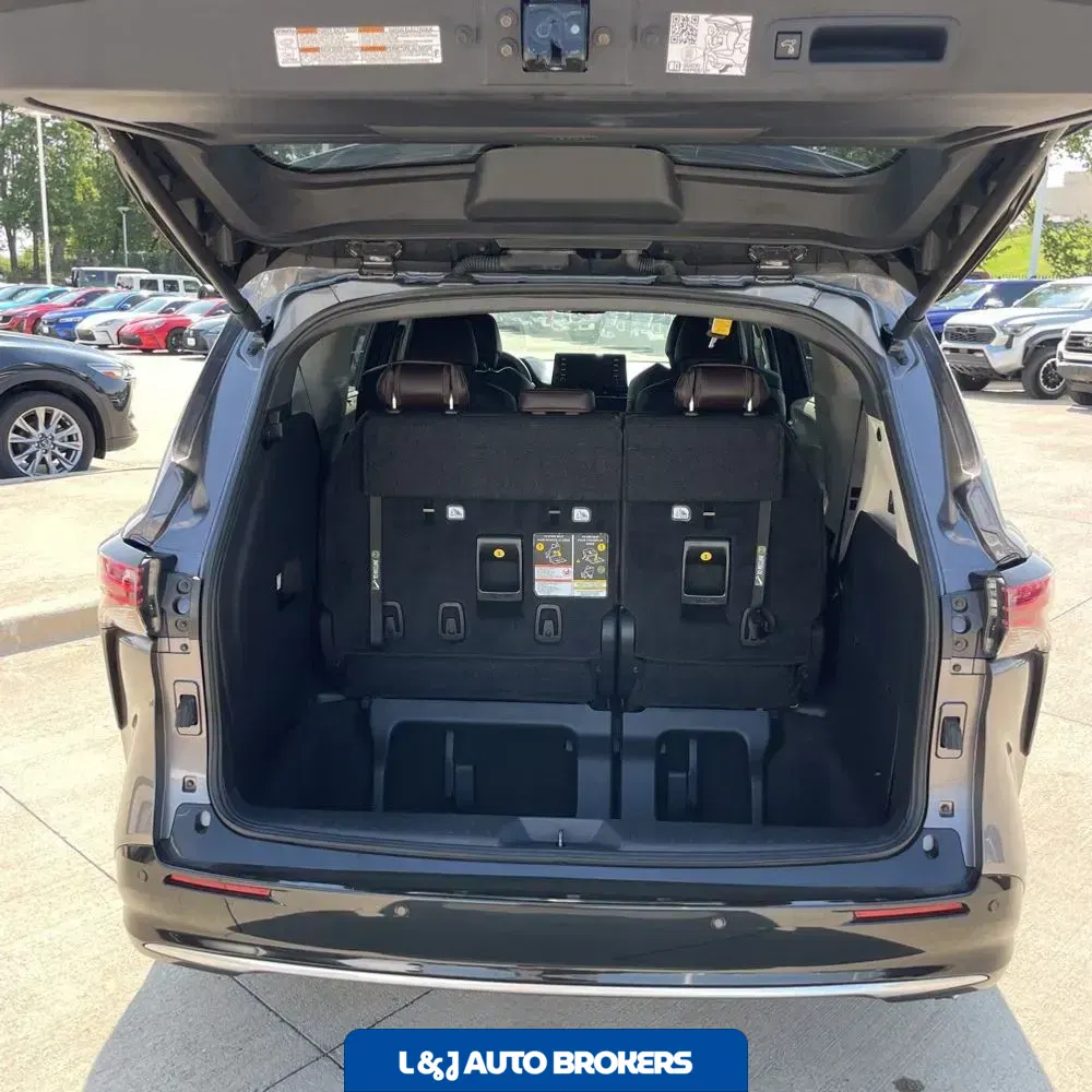 2024 Toyota Sienna Platinum 7-Passenger