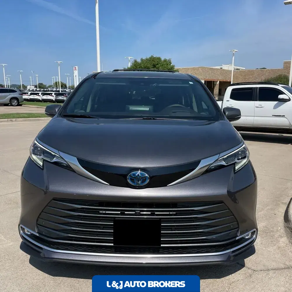 2024 Toyota Sienna Platinum 7-Passenger