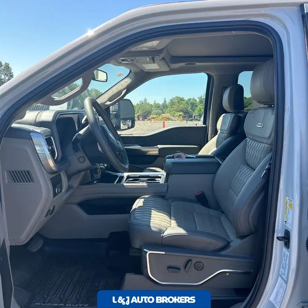 2025 Ford F-450 Super Duty Platinum