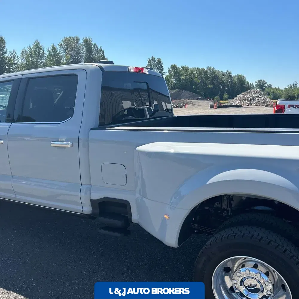 2025 Ford F-450 Super Duty Platinum