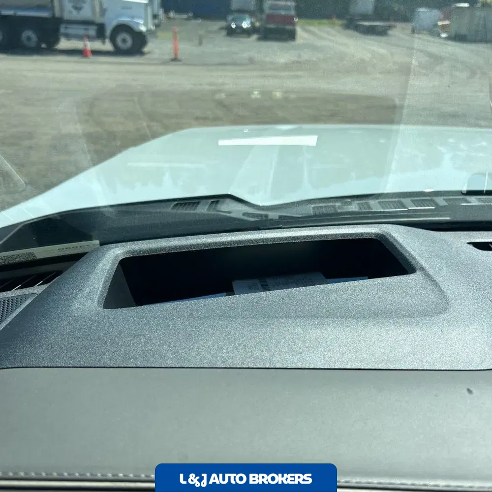 2025 Ford F-450 Super Duty Platinum