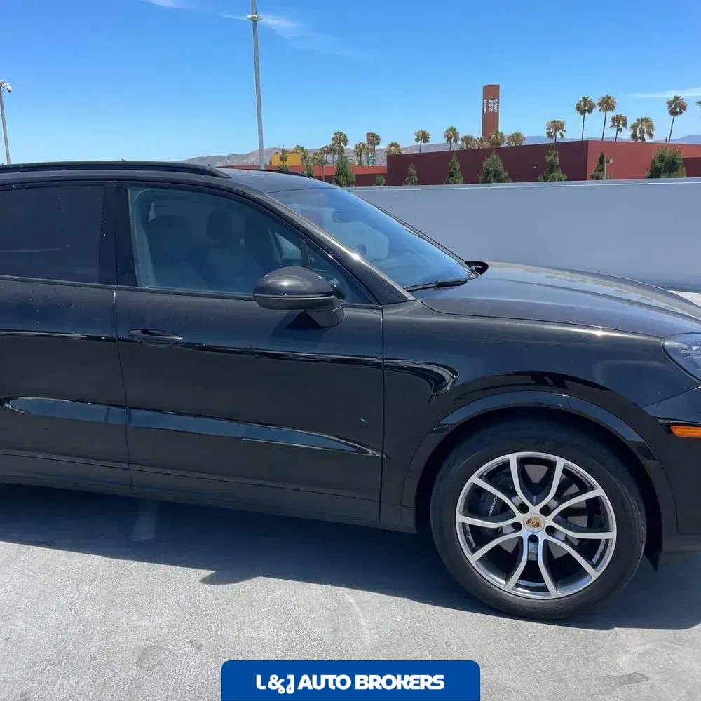 2024 Porsche Cayenne Base