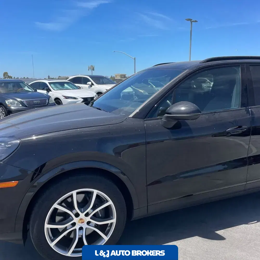 2024 Porsche Cayenne Base