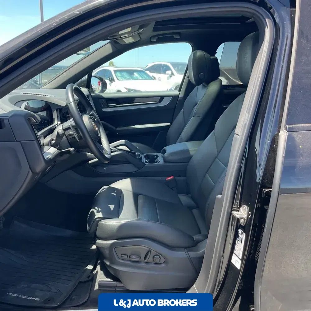 2024 Porsche Cayenne Base