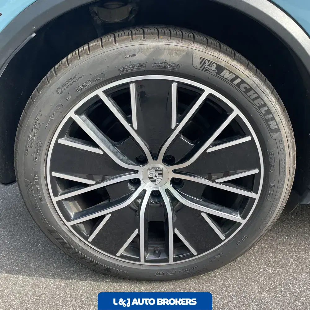 2024 Porsche Macan EV 4