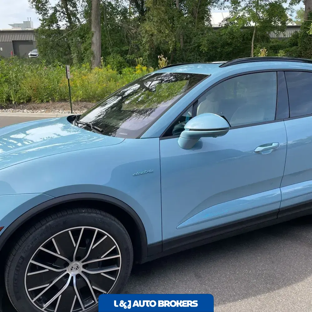 2024 Porsche Macan EV 4