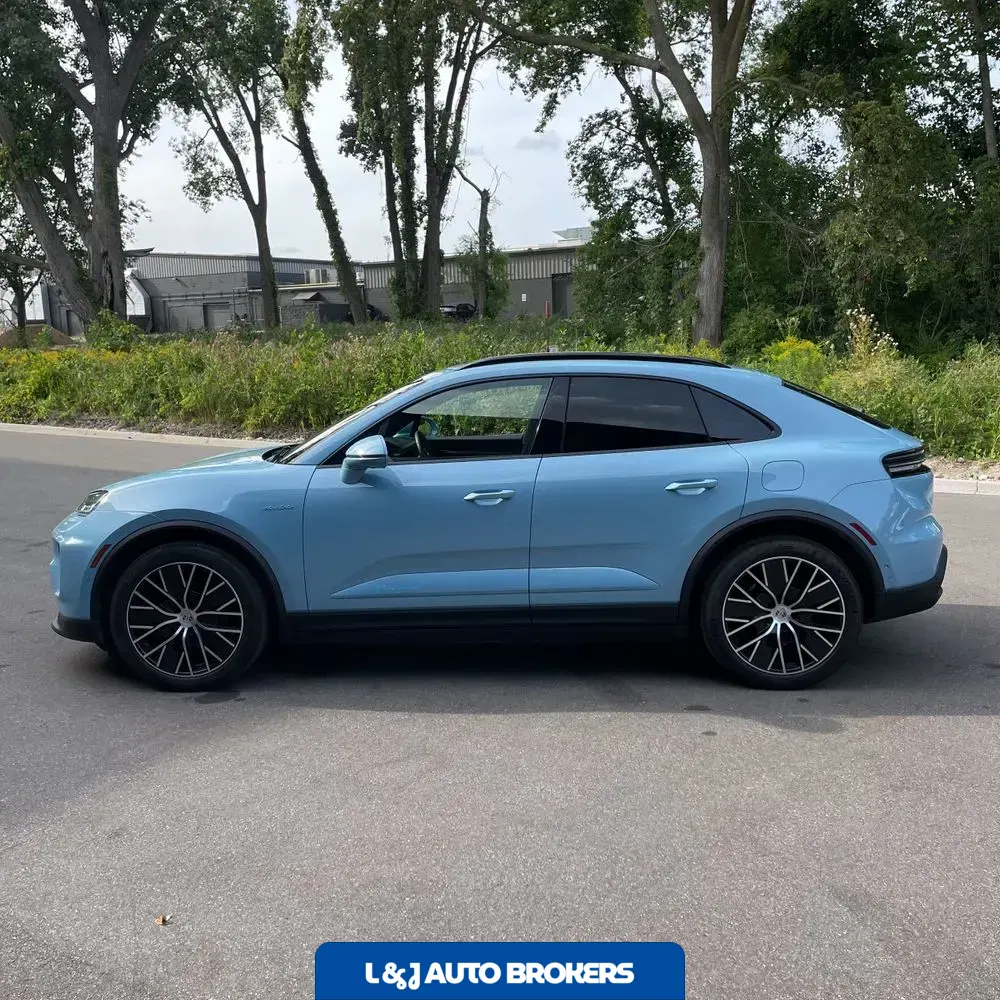 2024 Porsche Macan EV 4