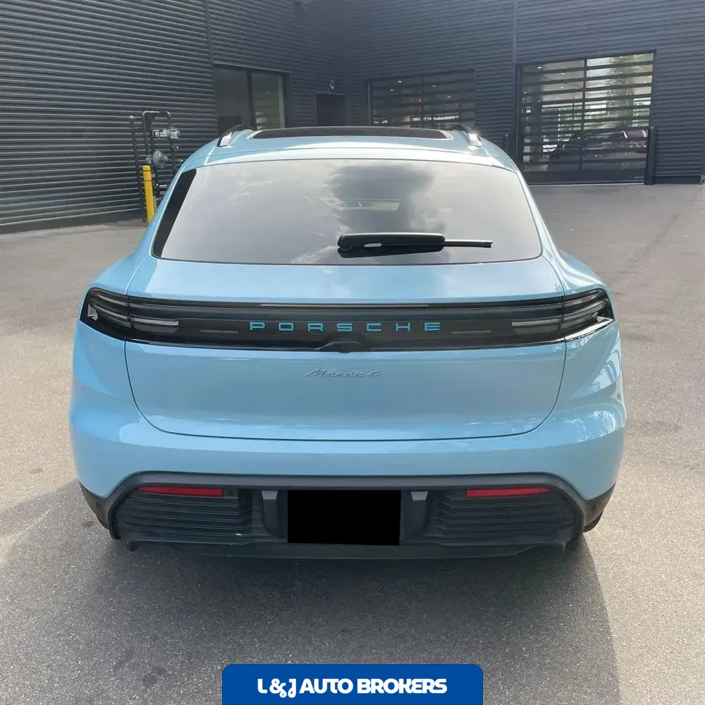 2024 Porsche Macan EV 4