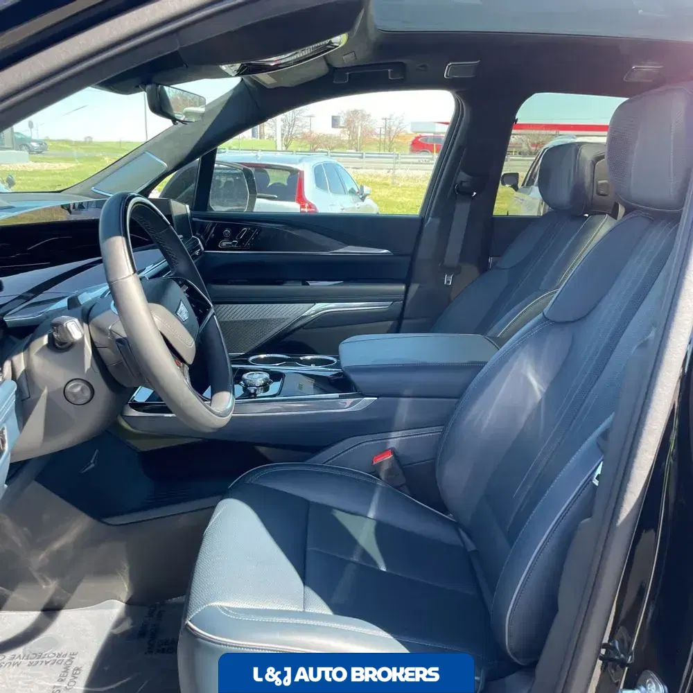 2025 Cadillac Escalade IQ Sport 2