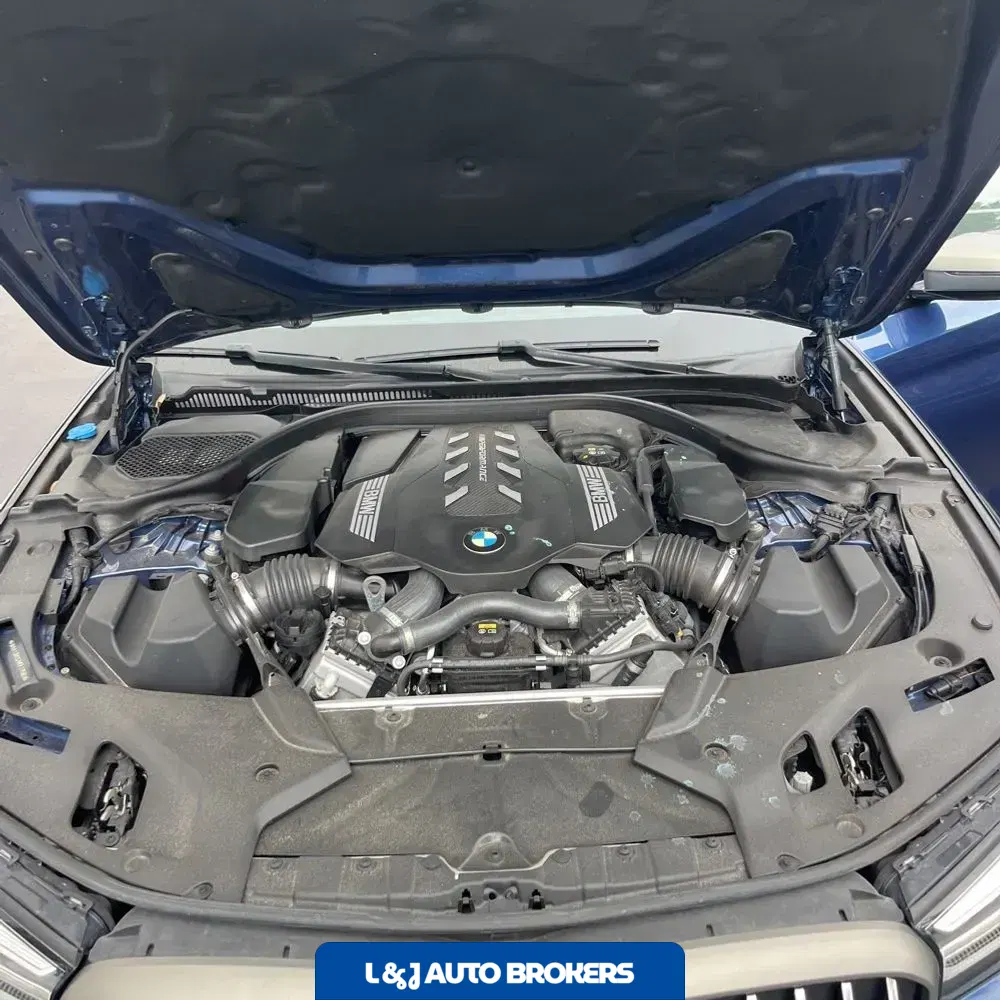 2021 BMW 5-Series M550xi