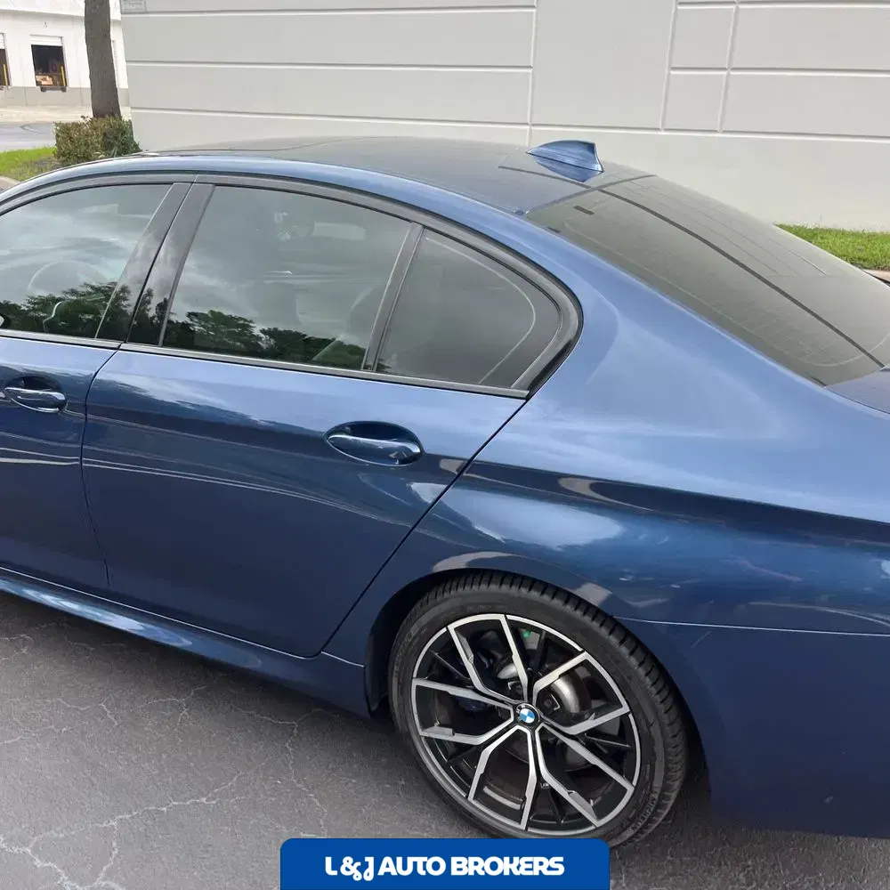 2021 BMW 5-Series M550xi