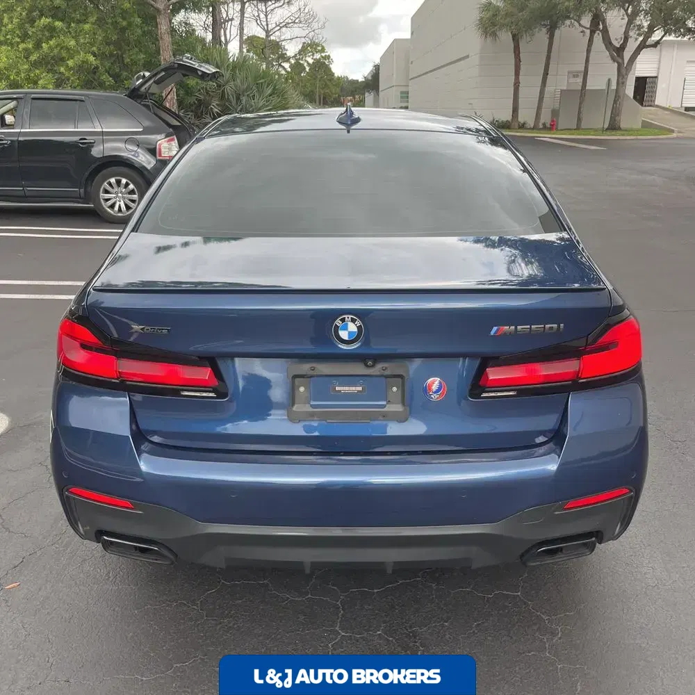 2021 BMW 5-Series M550xi