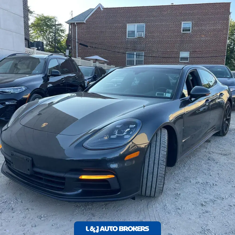 2018 Porsche Panamera 4