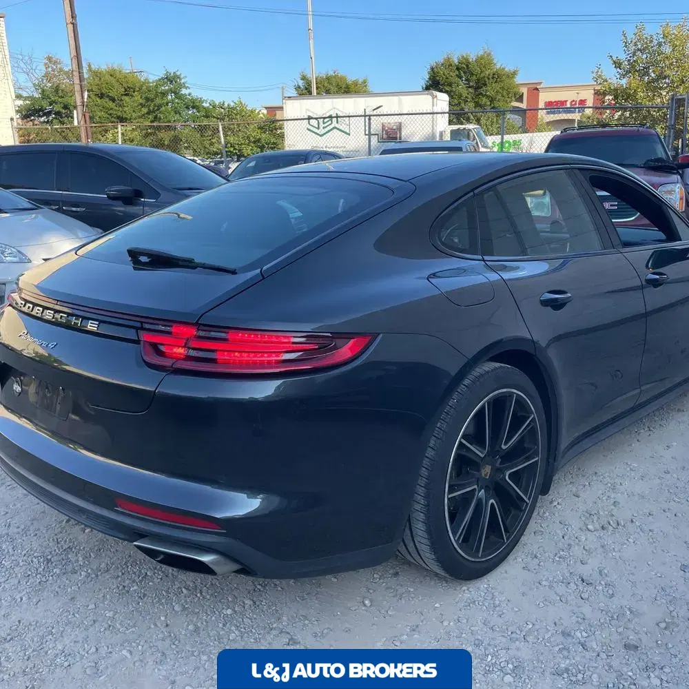 2018 Porsche Panamera 4