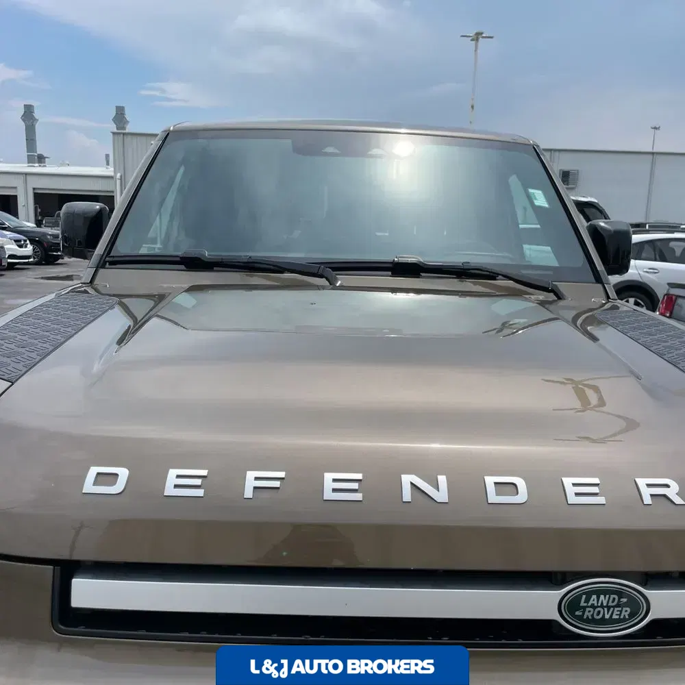 2024 Land Rover Defender 110 S P400