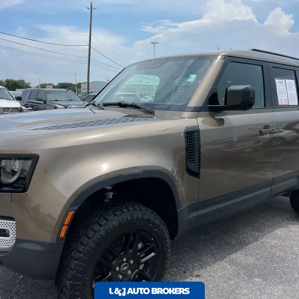 2024 Land Rover Defender 110 S P400