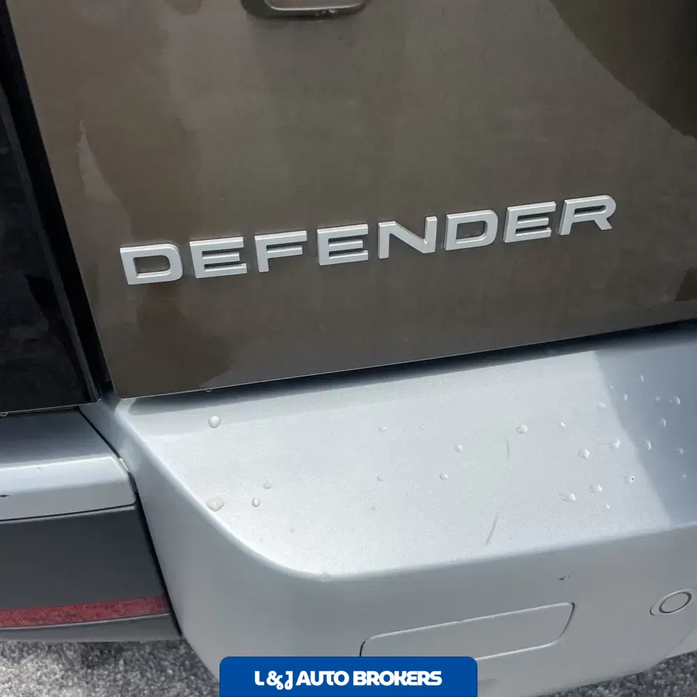 2024 Land Rover Defender 110 S P400