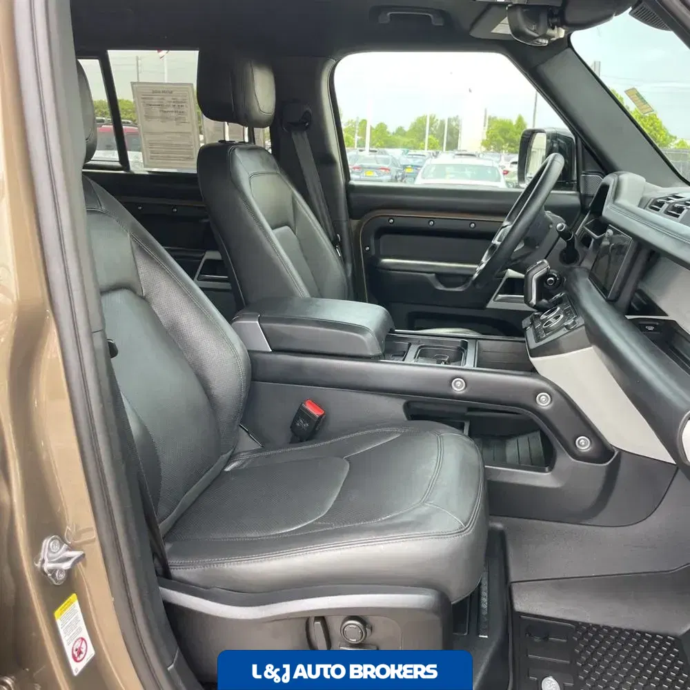 2024 Land Rover Defender 110 S P400