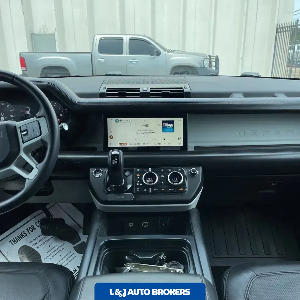 2024 Land Rover Defender 110 S P400