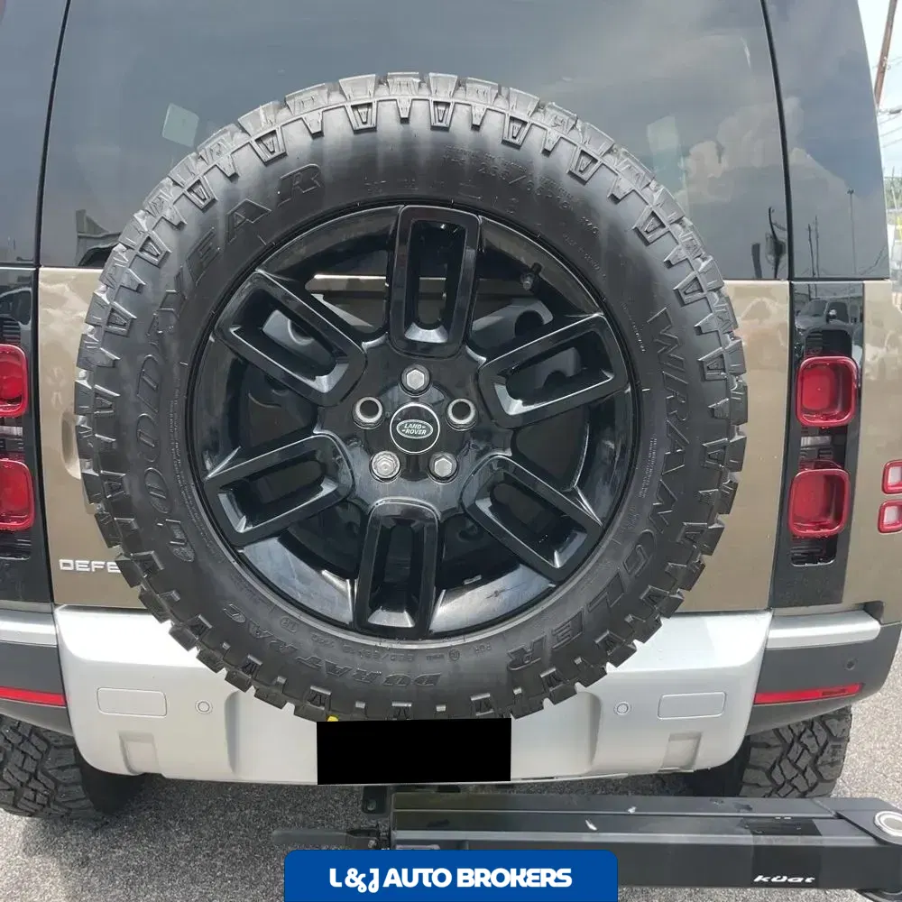 2024 Land Rover Defender 110 S P400