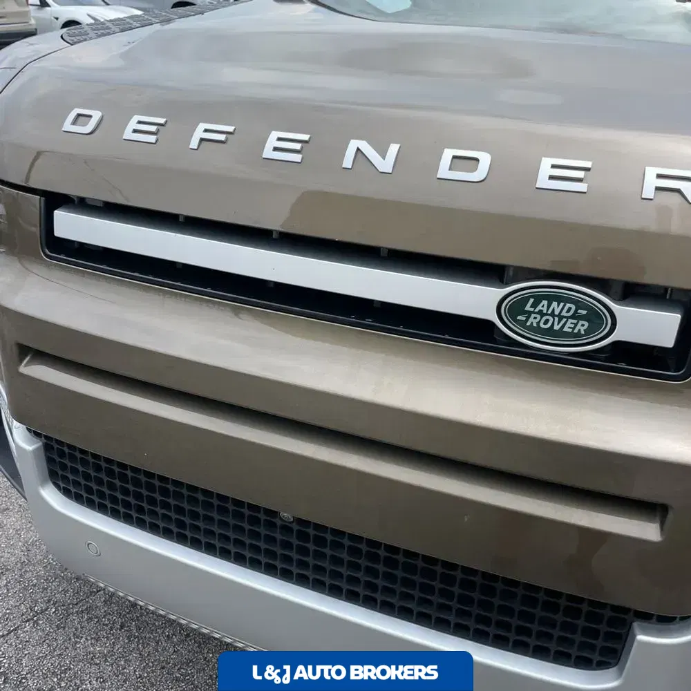 2024 Land Rover Defender 110 S P400