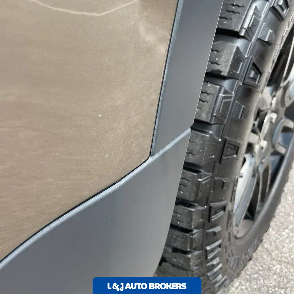 2024 Land Rover Defender 110 S P400