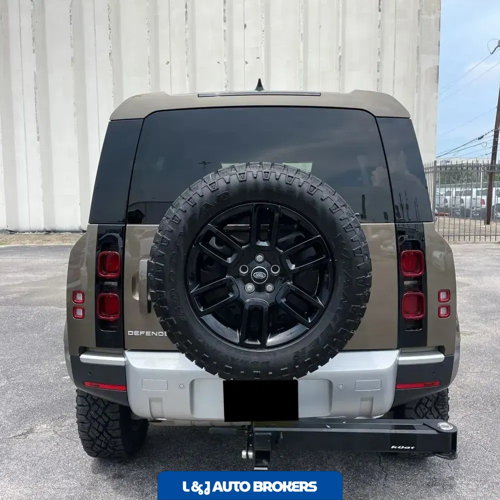 2024 Land Rover Defender 110 S P400