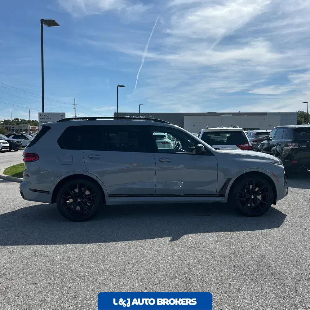 2024 BMW X7 M60i