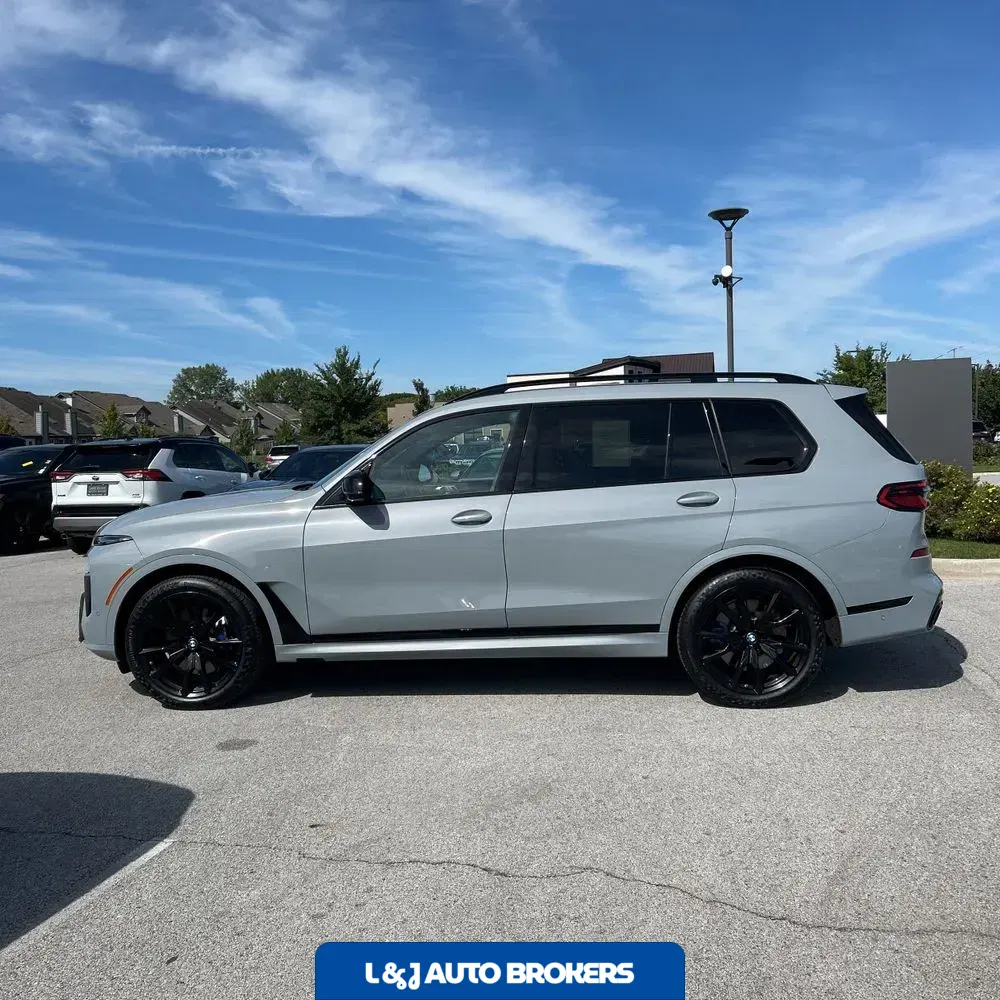 2024 BMW X7 M60i
