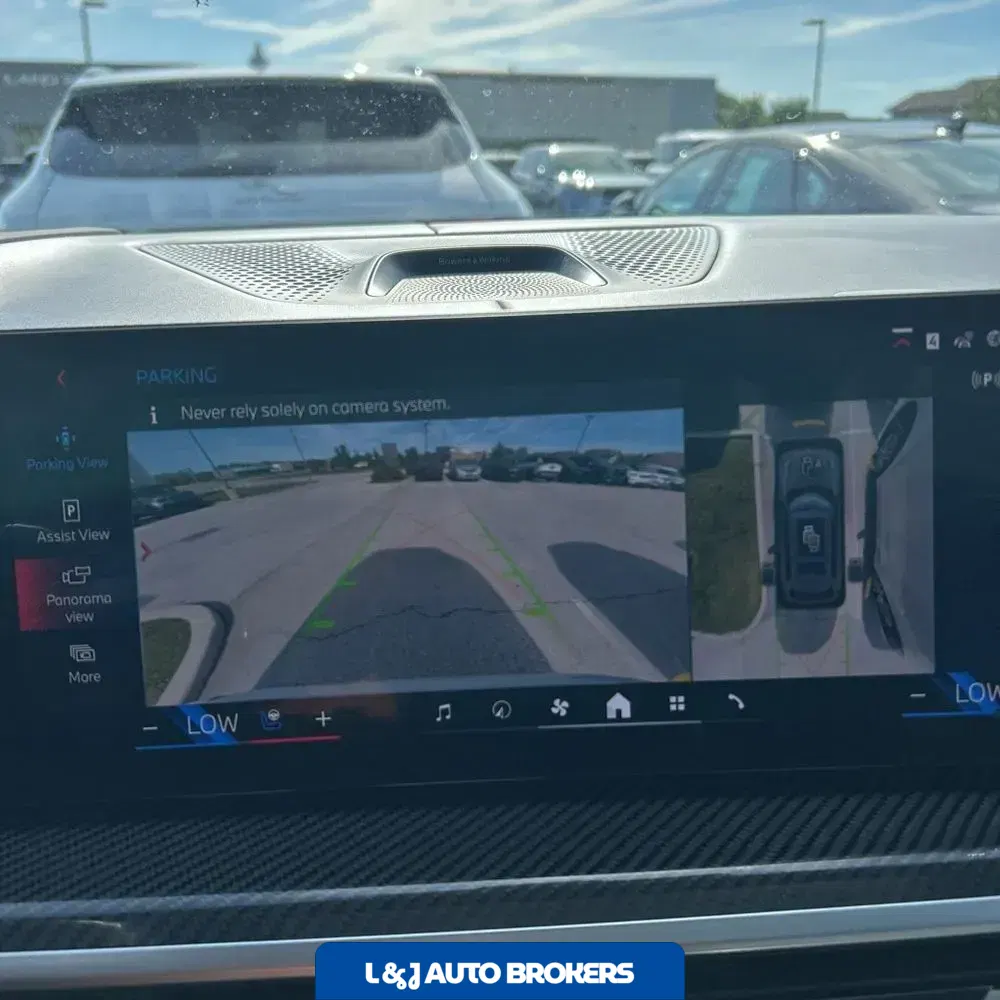 2024 BMW X7 M60i