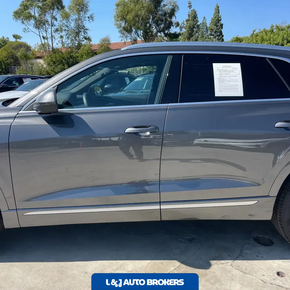2025 Audi Q8 Premium 55