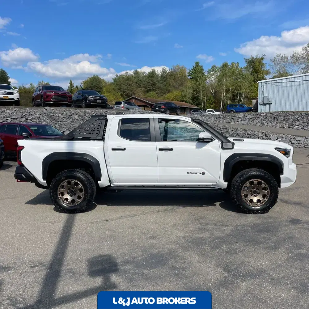 2025 Toyota Tacoma Trailhunter HV