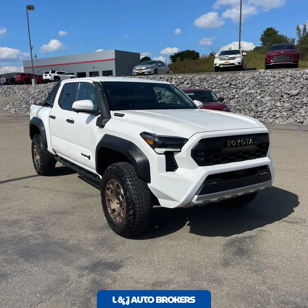 2025 Toyota Tacoma Trailhunter HV