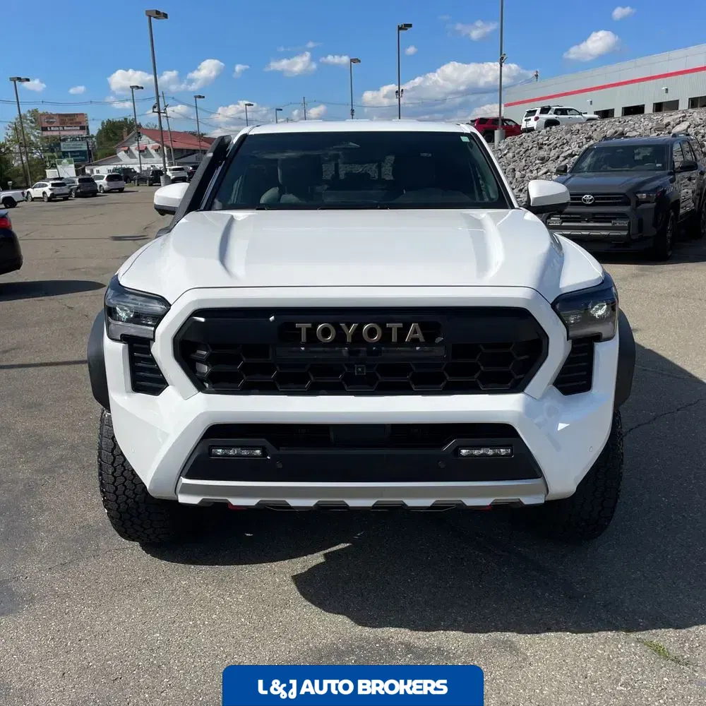 2025 Toyota Tacoma Trailhunter HV