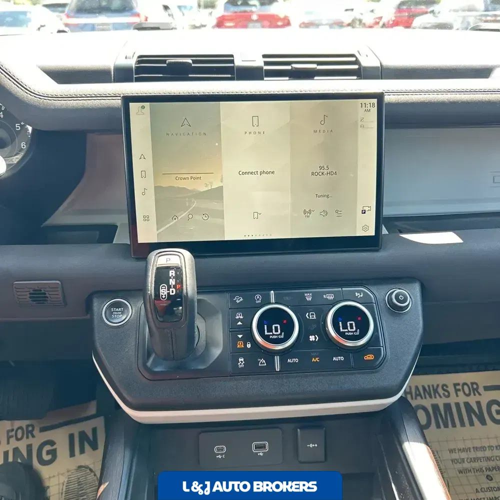 2023 Land Rover Defender 110 SE