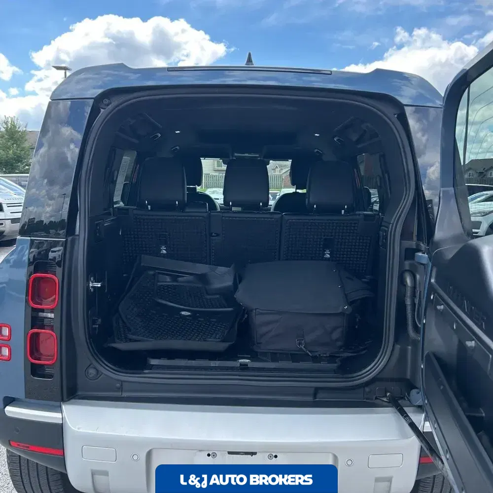 2023 Land Rover Defender 110 SE