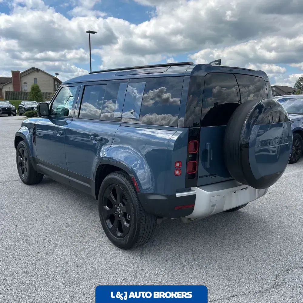 2023 Land Rover Defender 110 SE