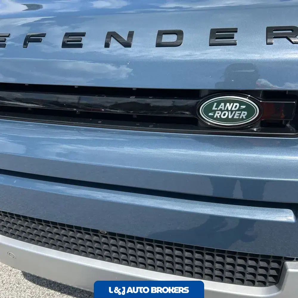 2023 Land Rover Defender 110 SE