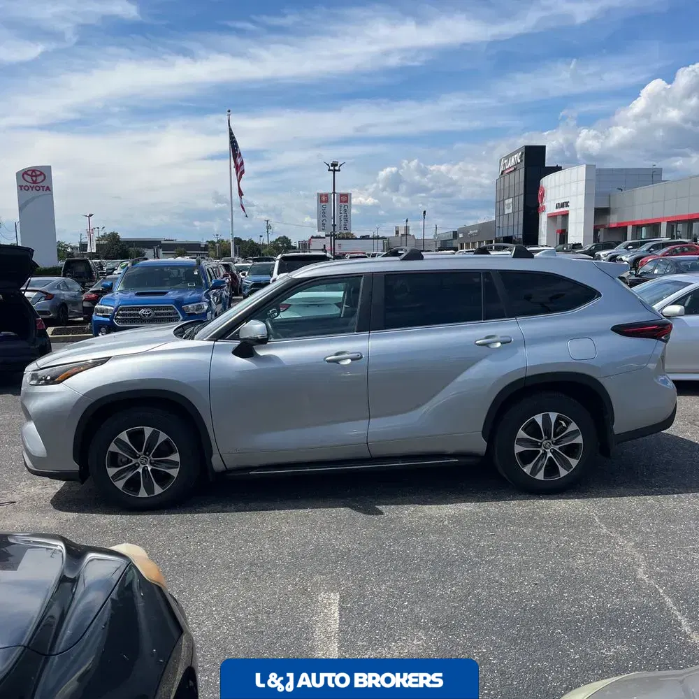 2024 Toyota Highlander Hybrid XLE