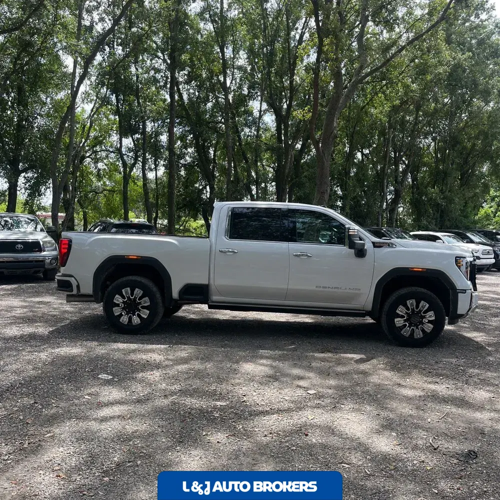 2025 GMC Sierra 2500HD Denali