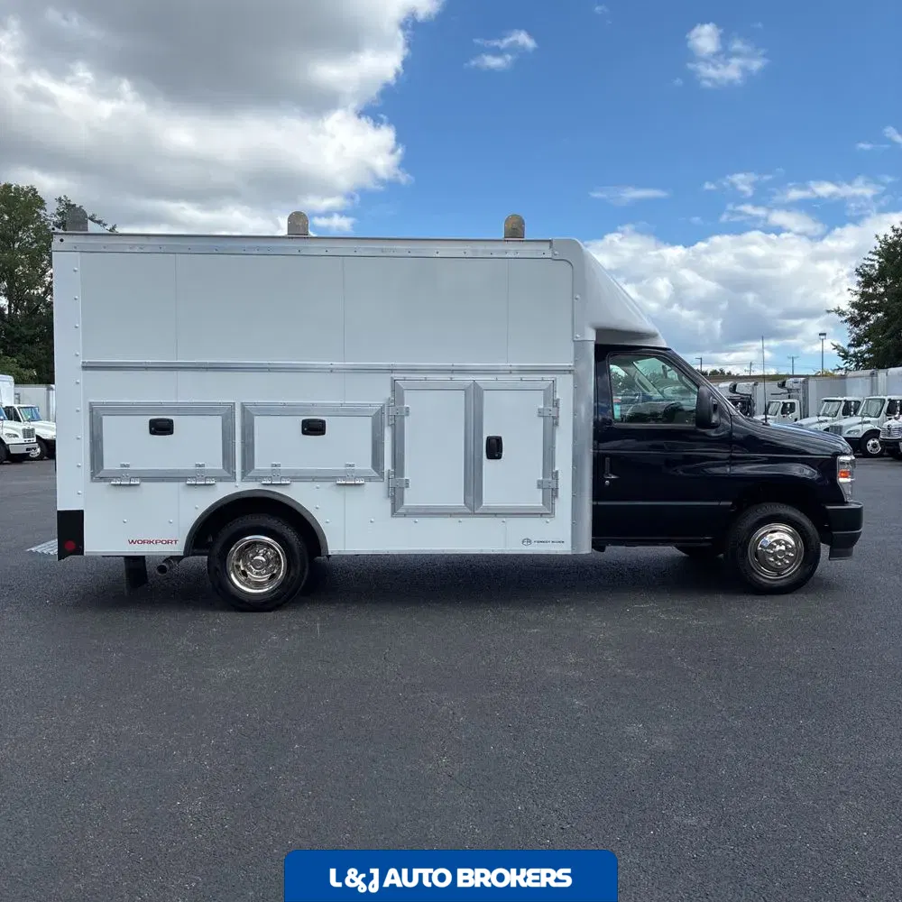 2025 Ford Commercial Vans E450
